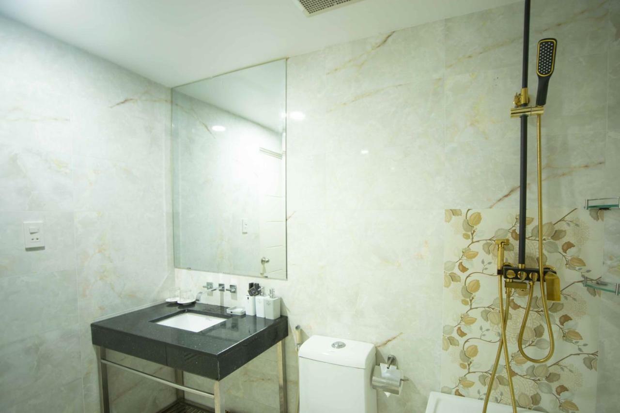 Reddoorz Plus Near Secc Ho Chi Minh City Bagian luar foto