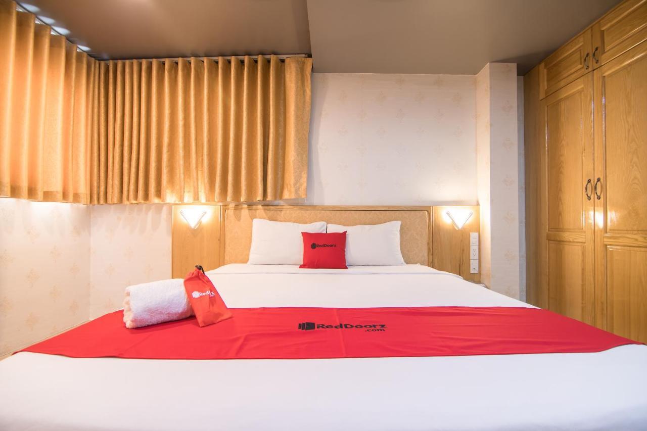 Reddoorz Plus Near Secc Ho Chi Minh City Bagian luar foto