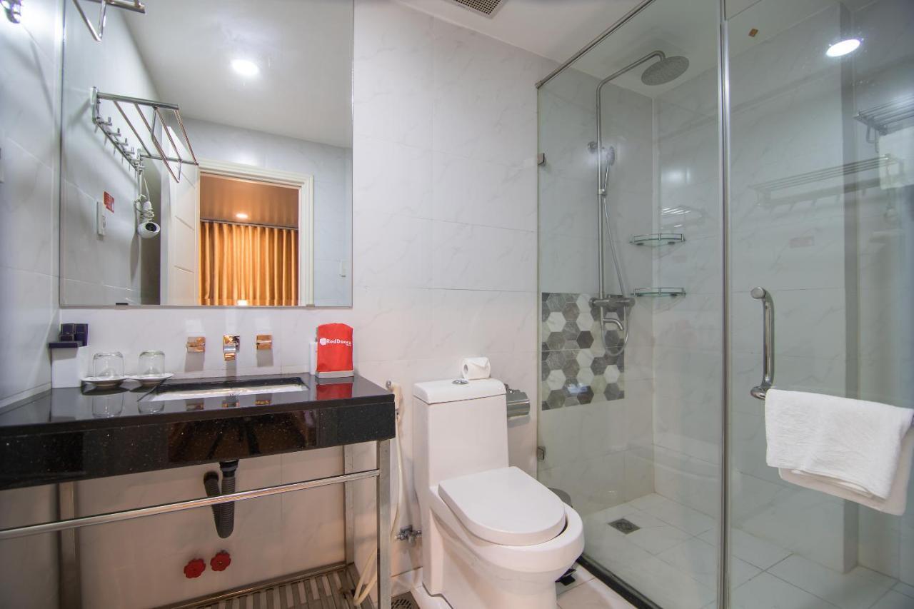 Reddoorz Plus Near Secc Ho Chi Minh City Bagian luar foto