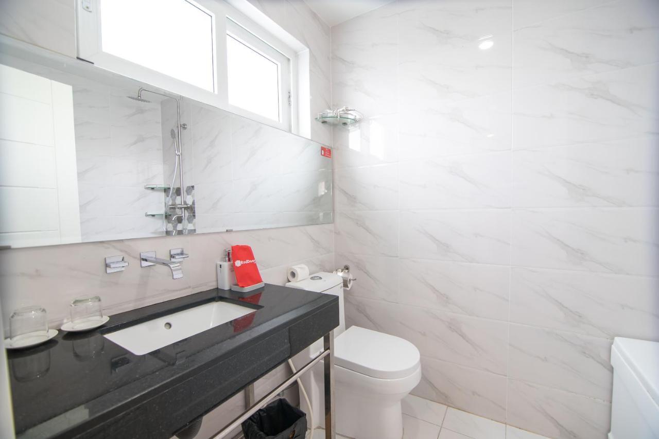 Reddoorz Plus Near Secc Ho Chi Minh City Bagian luar foto